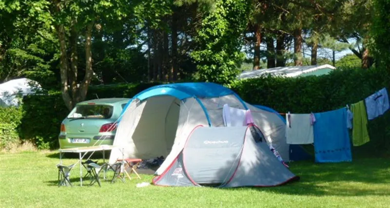 Forfait Emplacement : Voiture + Tente / Caravane Ou Camping-Car