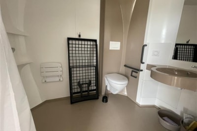 Mobile-home adapted to the people with reduced mobility - 2 bedrooms + sheltered terrace — 3