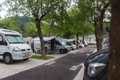 Pitch + 1 car + tent , caravan or camping-car