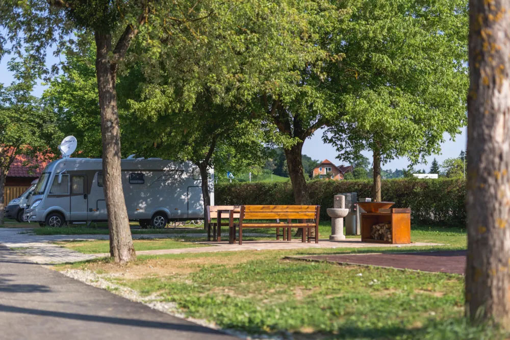 Emplacement - Emplacement + 1 Voiture + Tente, Caravane Ou Camping-Car - Terme Olimia