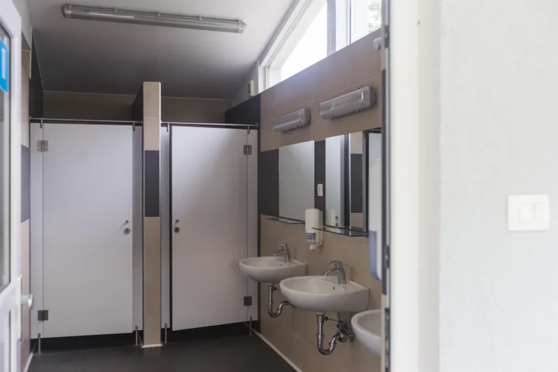 Emplacement + 1 Voiture + Tente, Caravane Ou Camping-Car