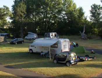 Stellplatz - Stellplatz + Fahrzeug - Camping Au Bord de Loire