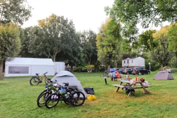 Stellplatz - Radwanderung Loire (1 Nacht) - Camping Au Bord de Loire