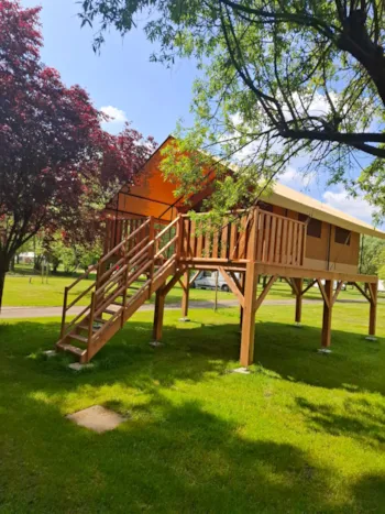 Mietunterkunft - Tente Maasaï Sur Pilotis 2 Chambres Sans Sanitaire - Camping Au Bord de Loire