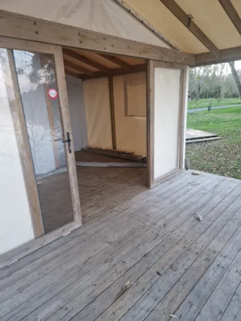 Mietunterkunft - Zugang Zur Lodge Ohne Sanitäranlagen - Camping Au Bord de Loire