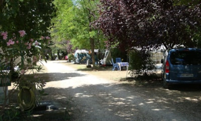 Pitch + 1 car + tent , caravan or camping-car — 3