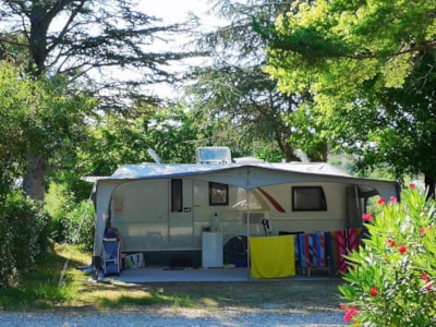 Pitch + 1 car + tent , caravan or camping-car — 1