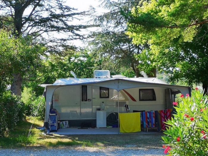 Emplacement + 1 Voiture + Tente, Caravane Ou Camping-Car