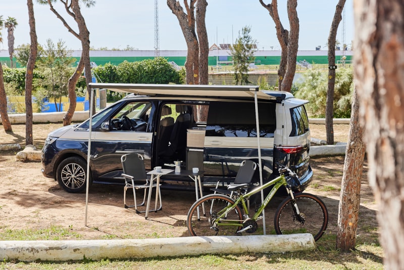 MEDIUM PITCH FOR CAMPER-VAN OR CAR WITH SMALL CARAVAN