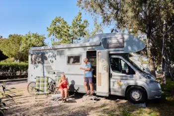 Stellplatz - Mittlerer Stellplatz Mit Schatten Für Caravan Oder Autocaravan - TAIGA Puerto Santa María