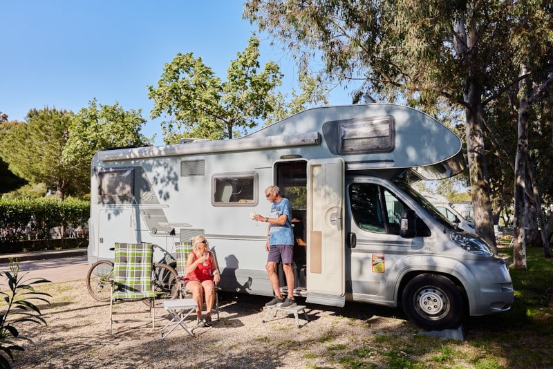 MEDIUM PITCH WITH SHADE FOR CARAVAN OR AUTOCARAVAN