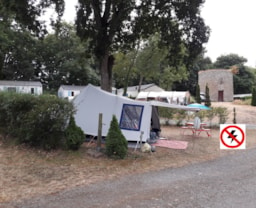 Emplacement - Forfait Emplacement Court Séjour Sans Électricité - Camping Le Balcon de la Baie