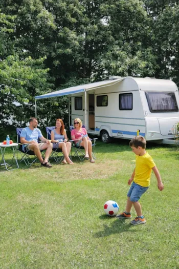 Stellplatz - Pauschale Stellplatz Kurzaufenthalt Strom - Camping Le Balcon de la Baie
