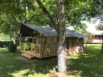 Location - Tente Comet - 2 Chambres  (Sans Sanitaire) 2 Lits 140 Et 1 Lit 90 - Camping Le Mondou