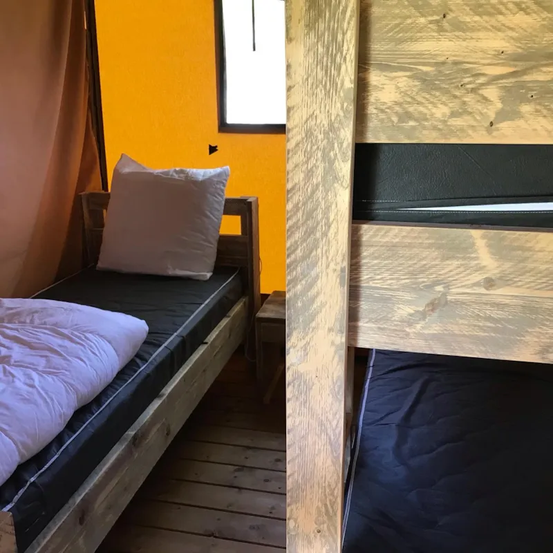 Tente Lodge Safari - 2 Chambres  (Sans Sanitaires) (1 Lit 160 Et 3 Lits 90)