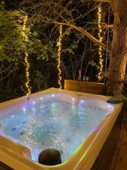 Location - Chalet Nid D'amour Jacuzzi + Draps + Serviettes +Ménage - Camping écovillage SOLEIL DU PIBESTE