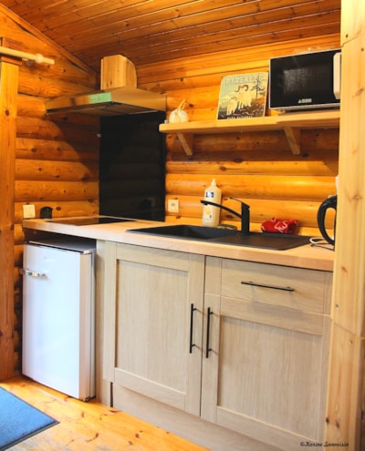 Mountaineer's chalet-  2 bedrooms = sheets +towels + cleaning