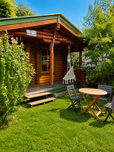 Mountaineer's chalet-  2 bedrooms = sheets +towels + cleaning