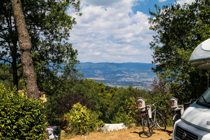 Maxi Emplacement 80-100M² : Voiture + Tente/Caravane Ou Camping-Car + Électricité