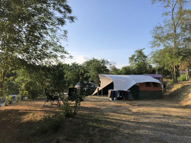 Exclusive Emplacement 136-180M² : Voiture + Tente/Caravane Ou Camping-Car + Électricité