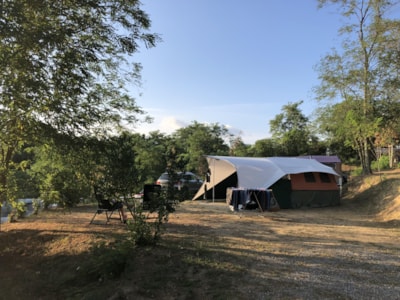Exclusive Pitch 136-180m²: car + tent/caravan or camping-car + electricity — 3
