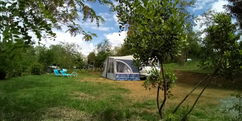 Exclusive Emplacement 136-180M² : Voiture + Tente/Caravane Ou Camping-Car + Électricité