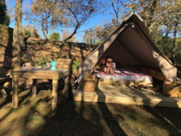 Location - Nid, Petite Tente Avec Lit Double, Table Rustique Extérieure, Deux Chaises Et Un Hamac. - Camping Barco Reale