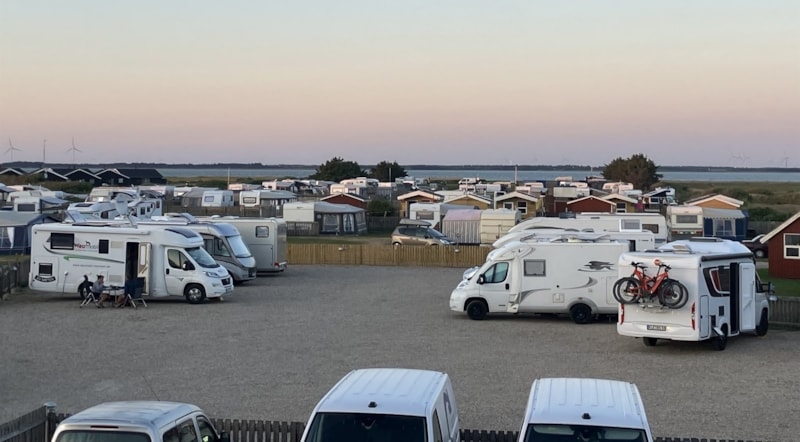Camperplaats voor de slagboom