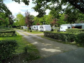 Pitch - Pitch Motor Home, Tent, Caravan - Between 80 & 100 M² - - Campo'Village Vierzon