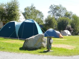 Stellplatz - Stellplatz 1 Person -  AZUN NATURE Chalets-Camping & Spa