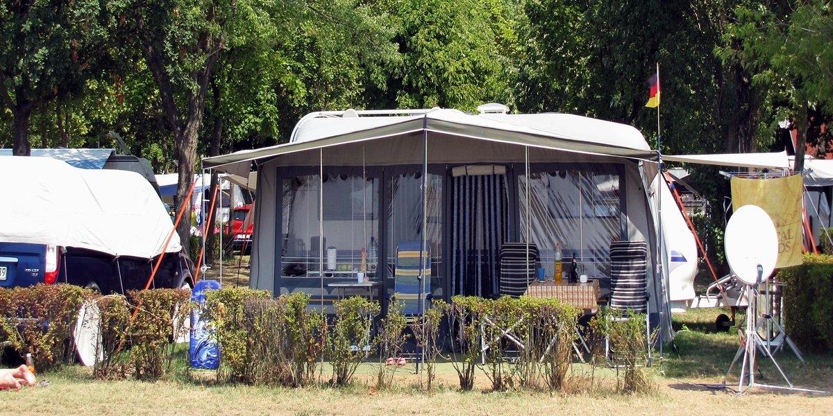Emplacement - Emplacement 90 - 109M² - Balatontourist Camping Napfény