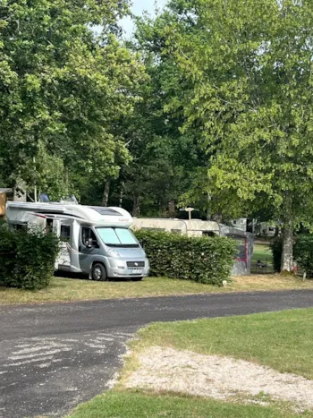 Stellplatz - Camping-Pauschale (Stellplatz, 2 Personen, 1 Fahrzeug) - Camping Onlycamp de la Varenne