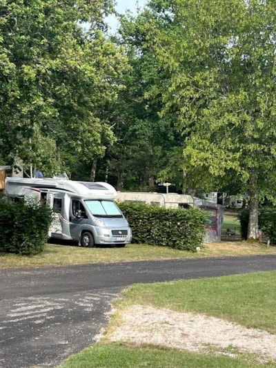 Camping package (pitch, 2 people, 1 vehicle)