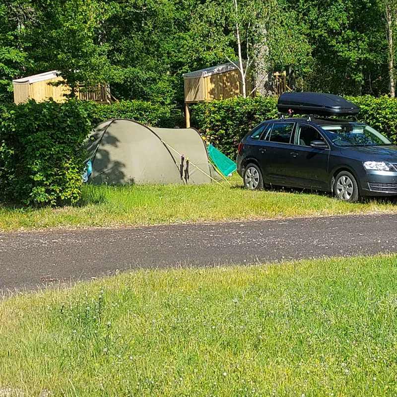 Forfait Camping (Emplacement, 2 Personnes, 1 Véhicule)