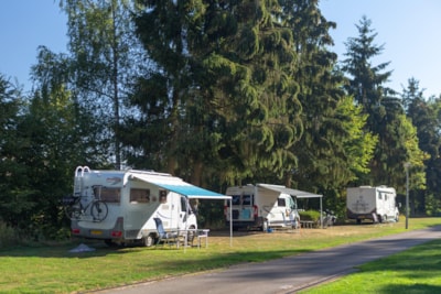 Pitch for campingcars, caravans & tents (with car)