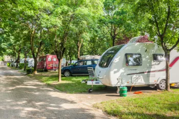 Stellplatz - Stellplatz Wohnwagen Oder Wohnmobil - Camping Vicenza