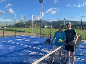 Stellplatz - Terrain De Padel - Camping LE MONLOO