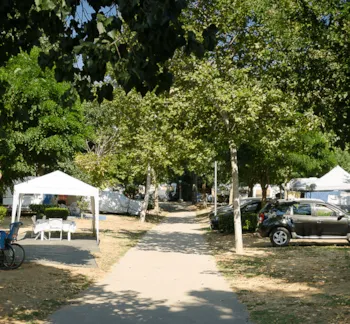 Stellplatz - Stellplatz + 1 Fahrzeug + 10 A - Camping La Plage