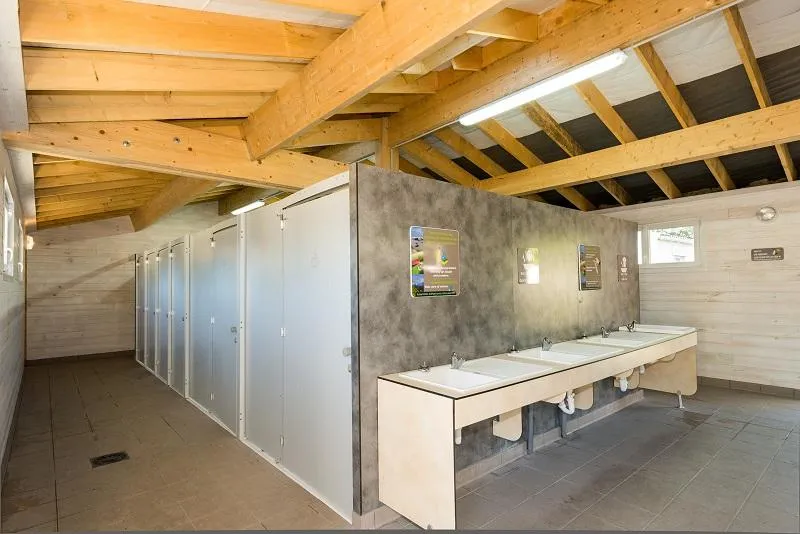 Forfait : 1 Véhicule, Tente Ou Caravane, Électricité - Emplacement Mini 100 M2 ). Capacité Max