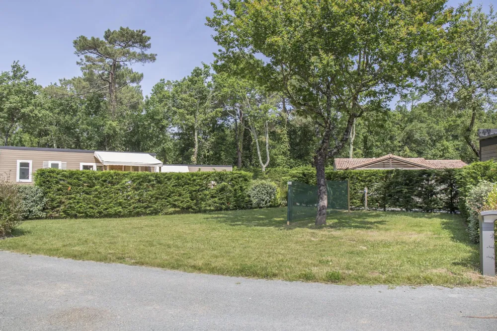 Pitch - Pitch: Car + Tent Or Caravan + Electricity 100 M2 - Camping Les Chèvrefeuilles