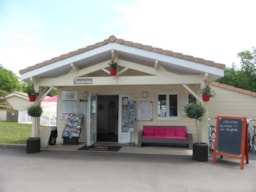 Camping Les Chèvrefeuilles - image n°3 - Roulottes