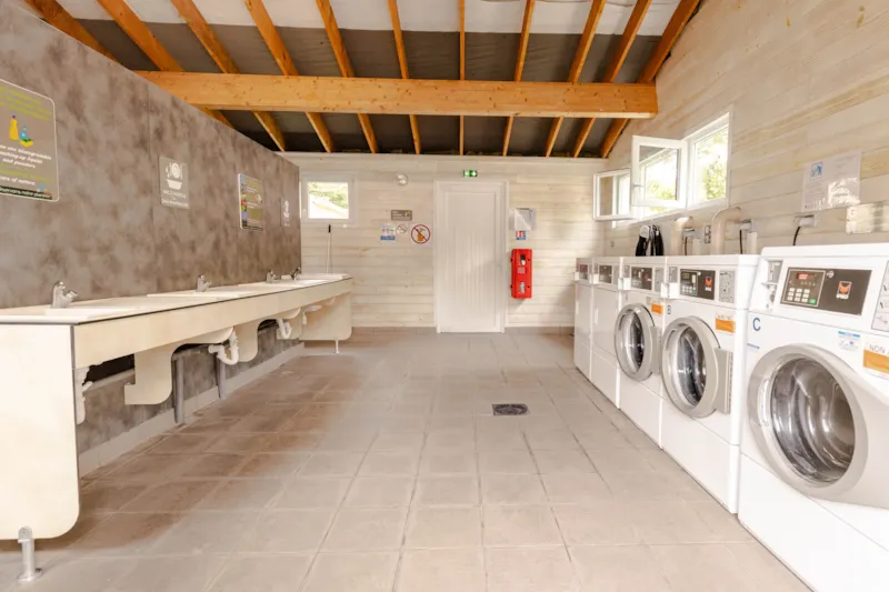 Forfait : 1 Véhicule, Tente Ou Caravane, Électricité - Emplacement Mini 100 M2 ). Capacité Max