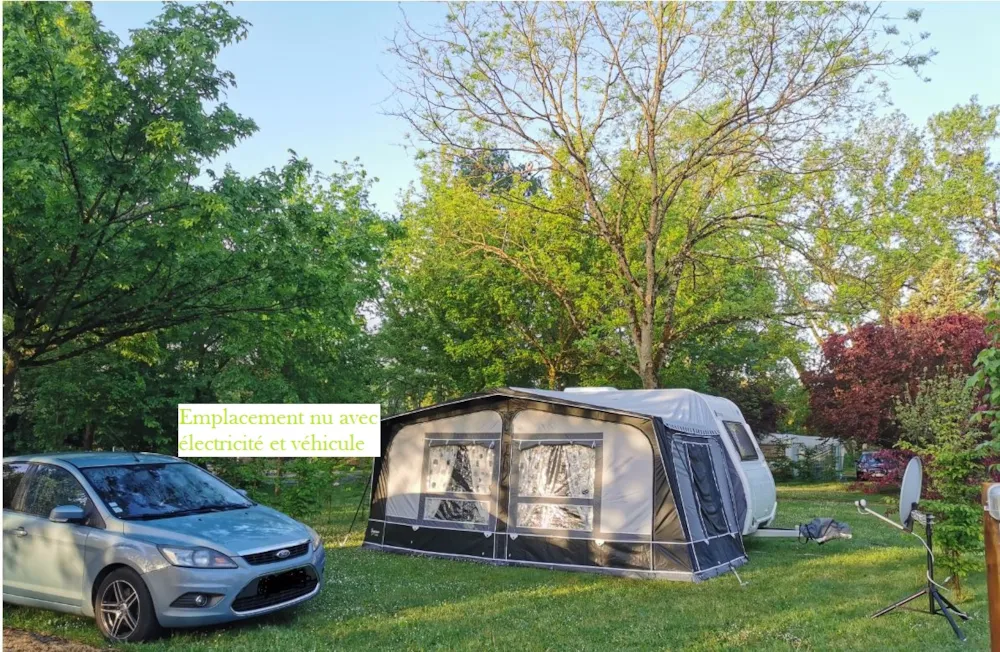 Emplacement - Emplacement Confort 100 M2 - Camping La Vallée de l'Indre