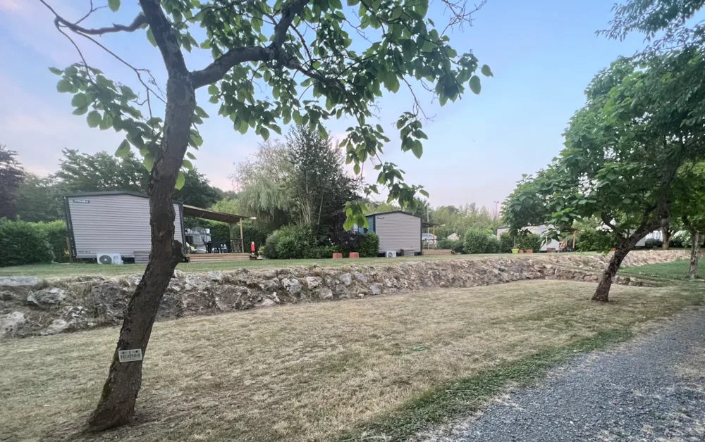 Emplacement - Emplacement Randonneurs, Cyclistes, Motards - Camping La Vallée de l'Indre