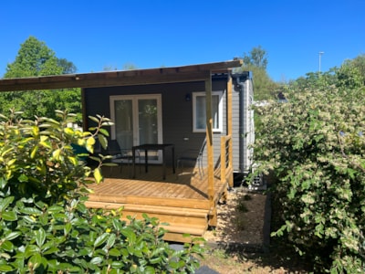 Mobile home with air conditioning