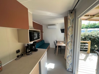 Mobile home with air conditioning