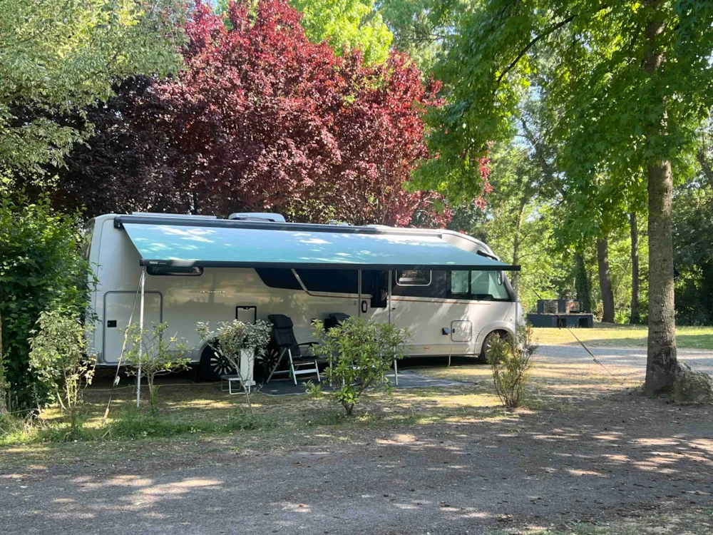 Emplacement - Emplacement Confort 100 M2 - Camping La Vallée de l'Indre