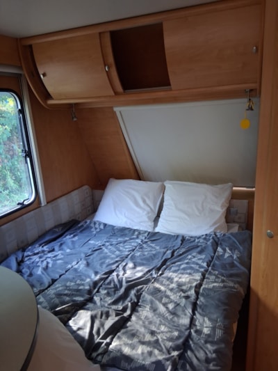 Fully equipped trailer with a canopy