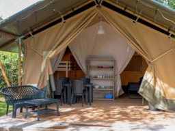 Accommodation - Safari Lodge - 2 Bedrooms + Fridge + Terrace - Camping Saintes Grandes Rives