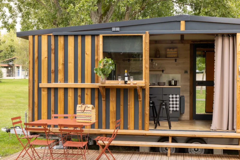 Mietunterkunft - Tiny House - 2 Schlafzimmer +  Terrasse - Camping Saintes Grandes Rives